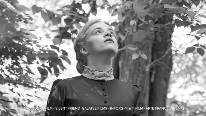 Silent Friend : Luna Wedler
