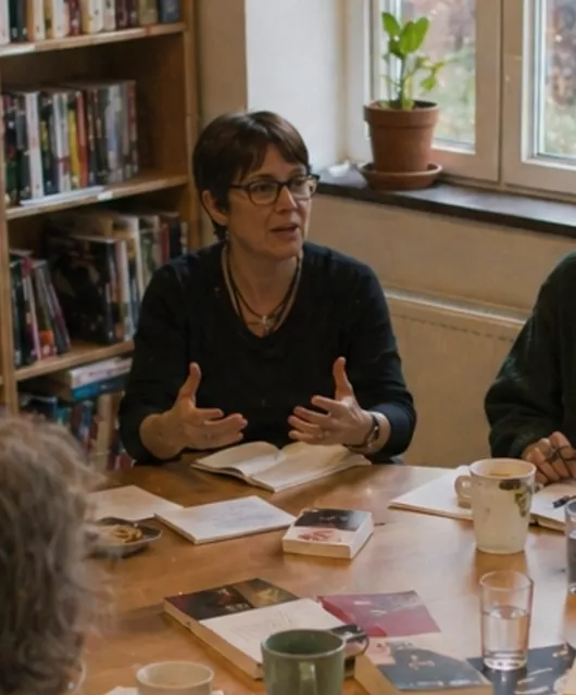 table de discussion autour du livre