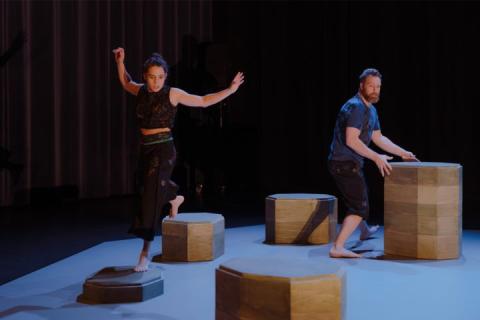  BRONKS & Compagnie Tea Tree sur sc&egrave;ne avec des plateformes