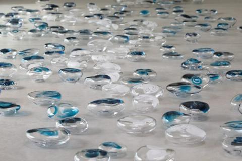 Mus&eacute;e du verre - Vernissage de l'exposition de Anusch B